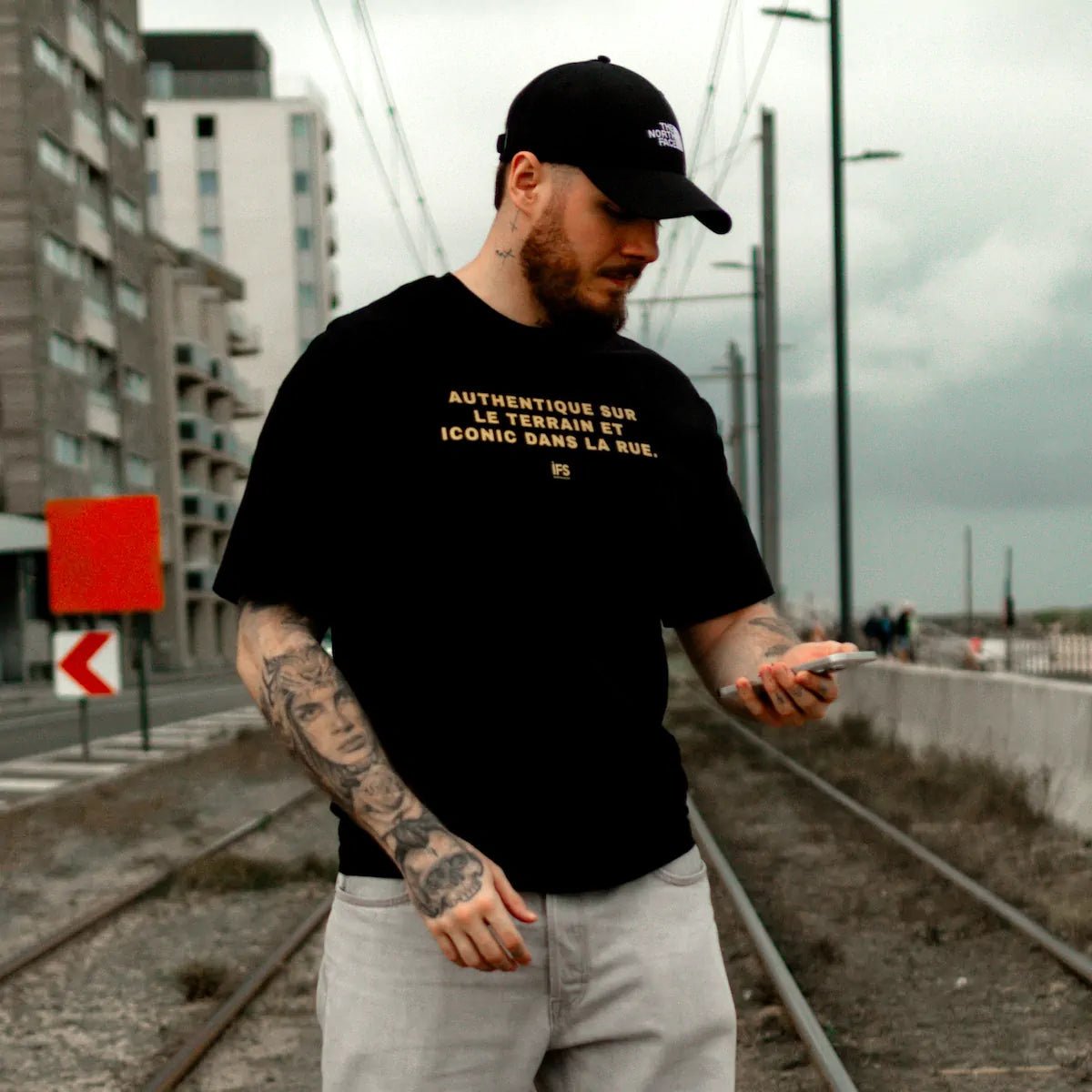 T-shirt ICONIC - BLACK x IFS - Iconic Football Shop