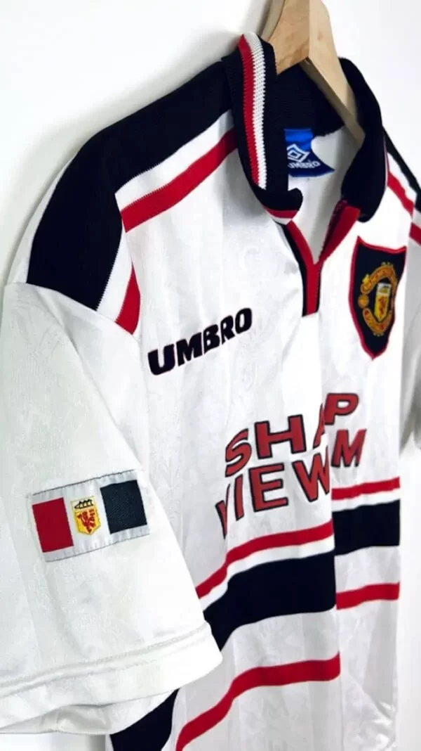 1997_99-Manchester_United-Extérieur-16a1