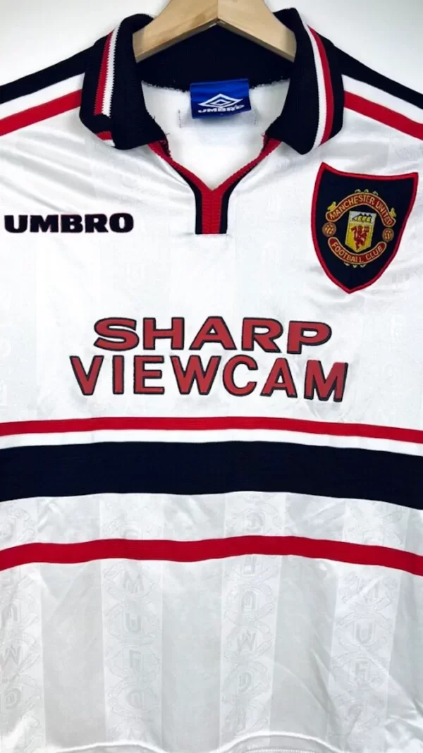 1997_99-Manchester_United-Extérieur-16a1