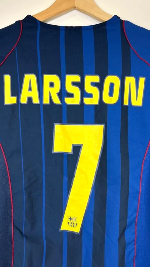 2004_05-Barcelone-Extérieur-Larsson_7-(M)2