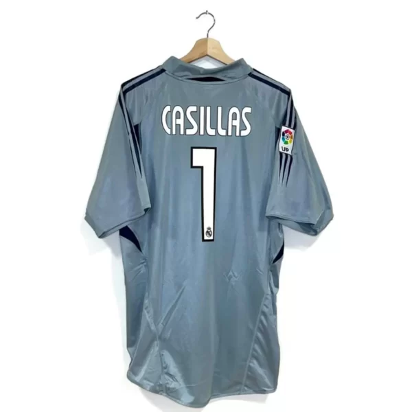 2004_05-Real_Madrid-Goal_Keeper-Casillas_1-(L)1