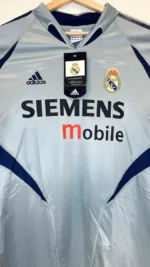 2004_05-Real_Madrid-Goal_Keeper-Casillas_1-(L)1