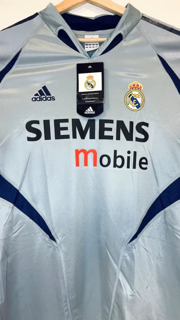 2004_05-Real_Madrid-Goal_Keeper-Casillas_1-(L)1