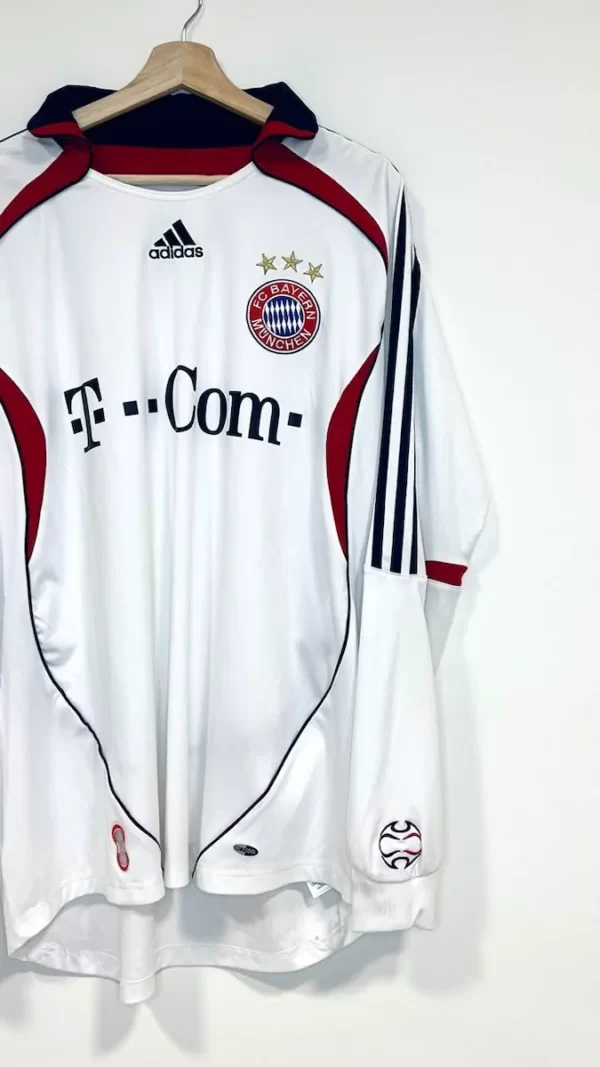 2006_07-Bayern_Munich-Extérieur-(XL)1