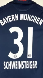 2009_10-Bayern_Munich-Extérieur–Schweinsteiger_31 1