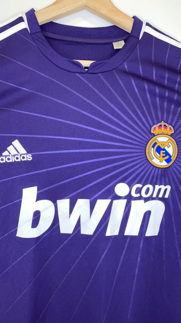 2010_11-Real_Madrid-Third-(M)1