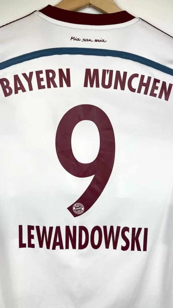 2014_15-Bayern_Munich-Extérieur-Lewandowski_9-(M)15