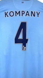 2014_15-Manchester_City-Domicile-Kompany_4-(XL)1