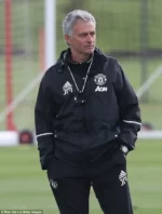 2016_17-Manchester_United-Veste-(L)1