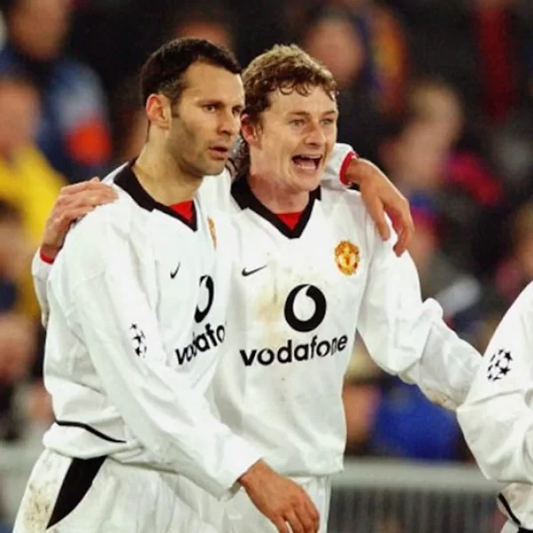 2002_03-Manchester_United-Extérieur-(XL)2