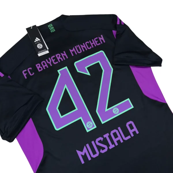 Maillot du Bayern Munich 2023 24 Extérieur Musiala 42