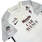 Maillot du FC Metz 2017 18 Extérieur Roux 9 porté