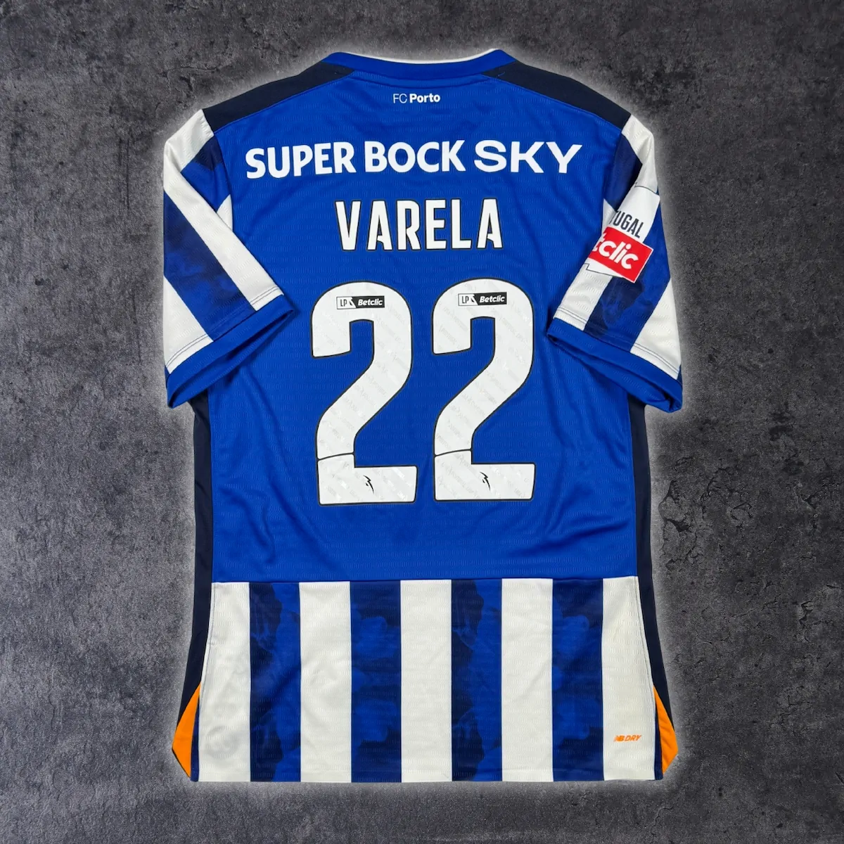 Maillot-de-foot-vintage-3 2024/25 Porto Domicile - Varela 22 *PORTÉ* (L) – Image 1