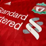 2010/12 Liverpool Domicile - Gerrard 8 (16a) – Image 5